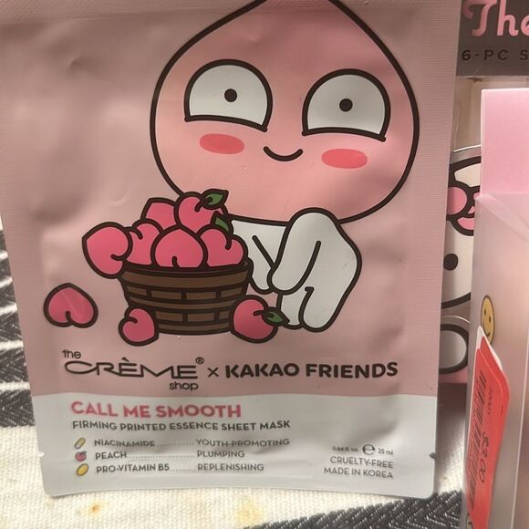 HELLO KITTY/CREME BEAUTY BUNDLE - Picture 9 of 10